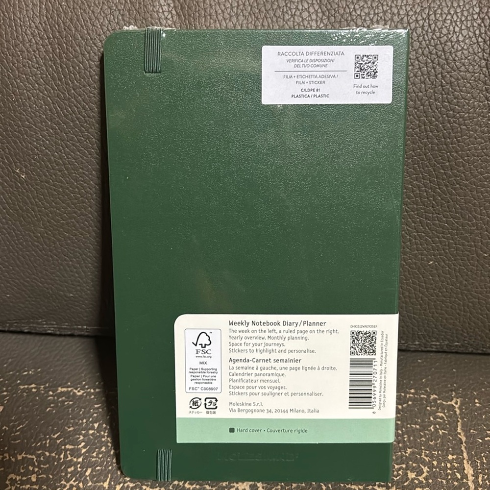 Moleskine weekly 2025 planner (green color) - Picture 2 of 2